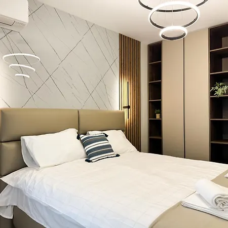 2br In A Modern Complex With Free Street Parking شقة