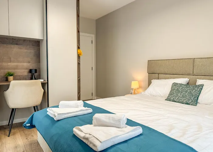 شقة 2br In A Modern Complex With Free Street Parking