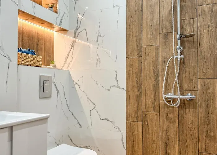 شقة 2br In A Modern Complex With Free Street Parking *