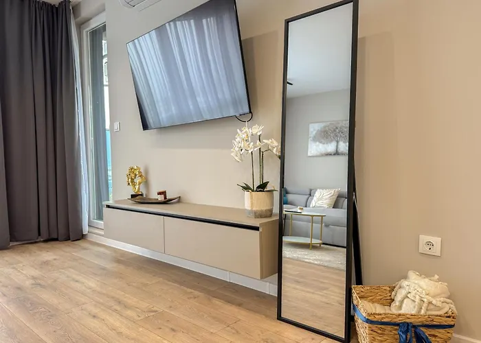 2br In A Modern Complex With Free Street Parking