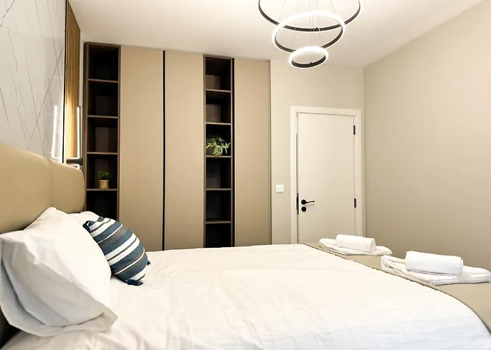 شقة 2br In A Modern Complex With Free Street Parking بلوفديف