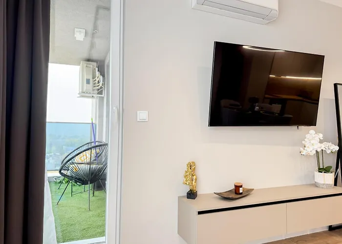 2br In A Modern Complex With Free Street Parking شقة *