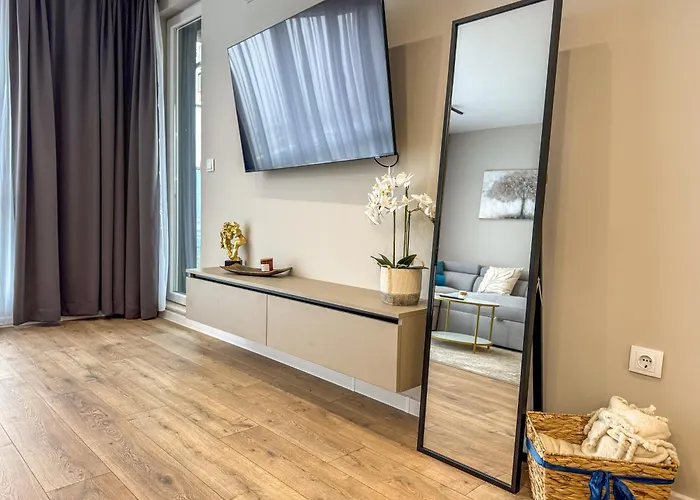 2br In A Modern Complex With Free Street Parking *