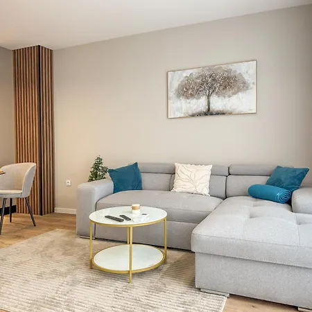 2br In A Modern Complex With Free Street Parking *