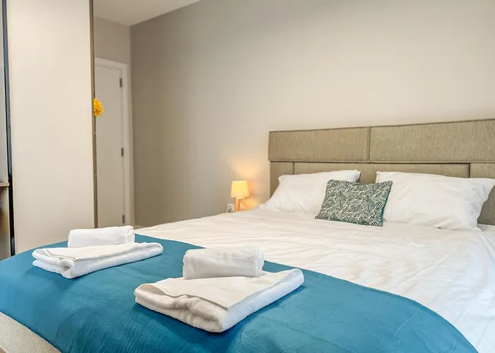 2br In A Modern Complex With Free Street Parking