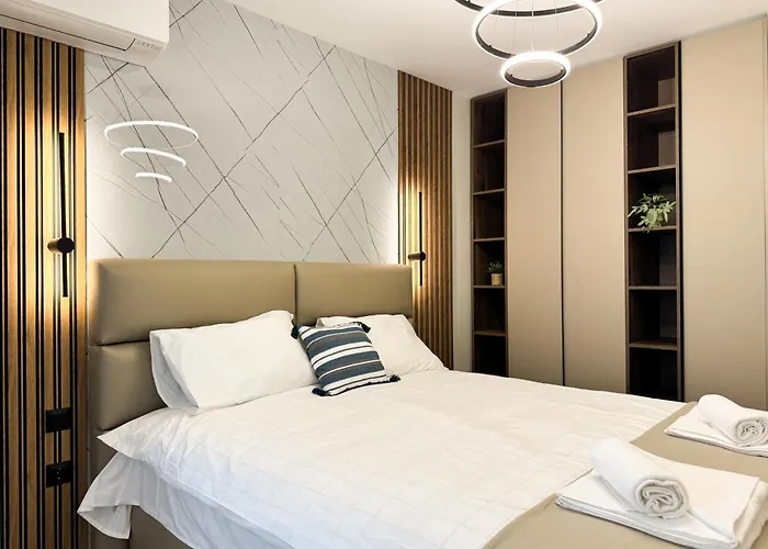 2br In A Modern Complex With Free Street Parking Appartement