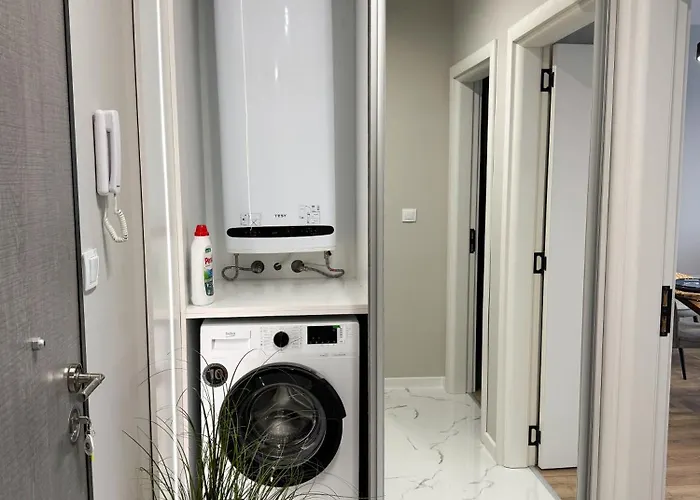 2br In A Modern Complex With Free Street Parking Appartement