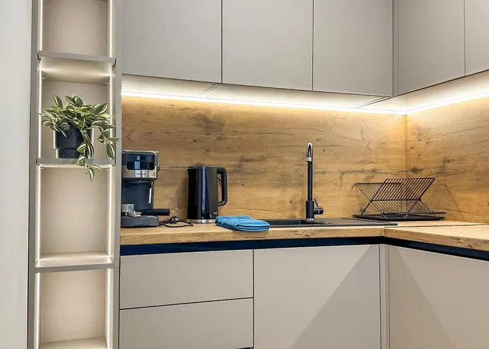 2br In A Modern Complex With Free Street Parking